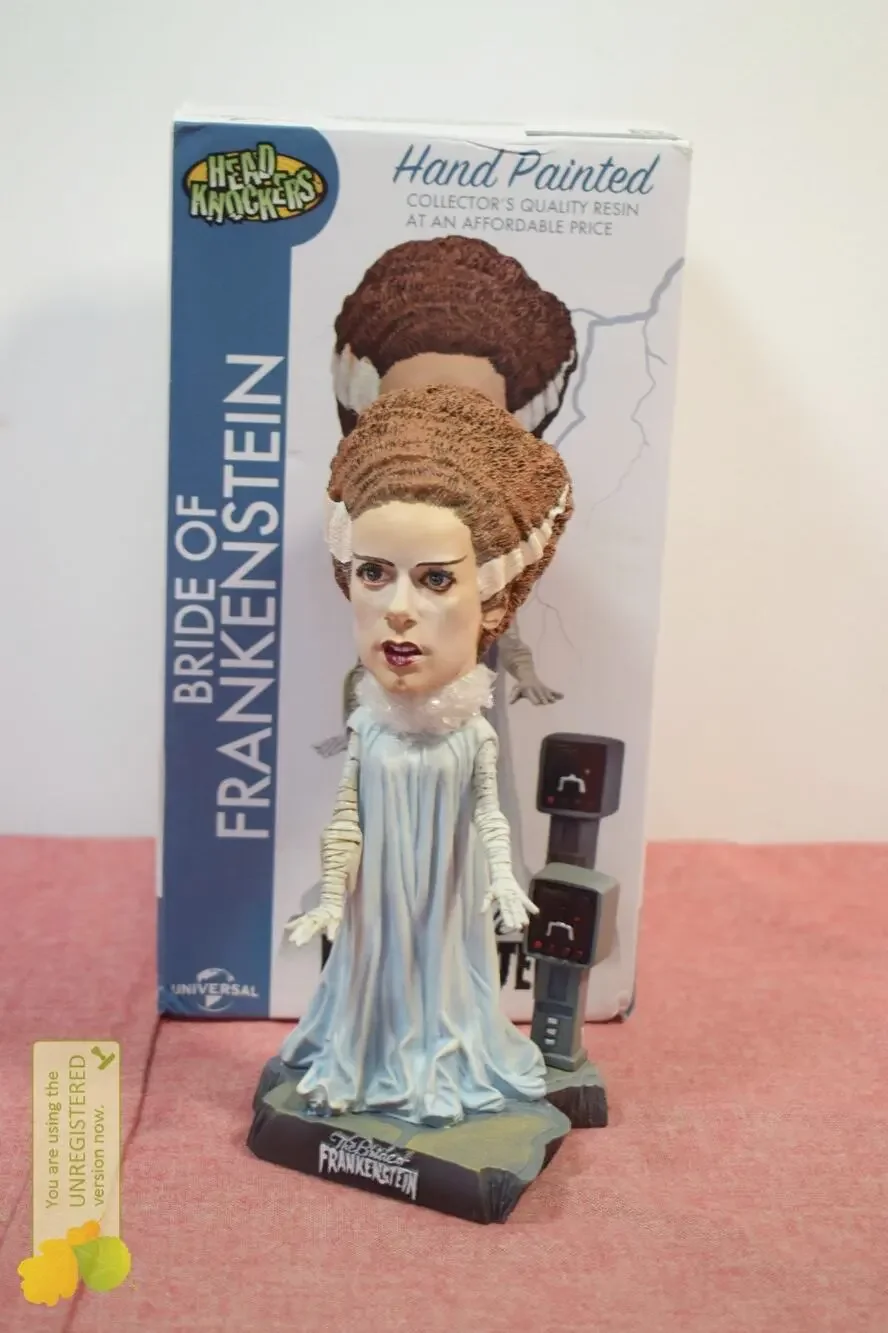 NECA Universal Monsters Bride of Frankenstein Head Knocker (Pack Wear)